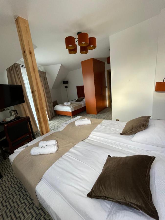 Kwarc Restauracja & Pokoje Hotelowe Susiec Dış mekan fotoğraf